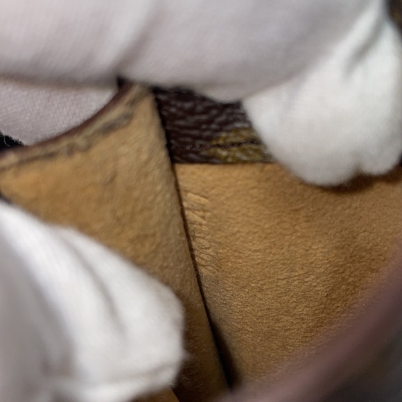 Authentic Louis Vuitton glasses case with lens cleaner and COA - Picture 6 of 9